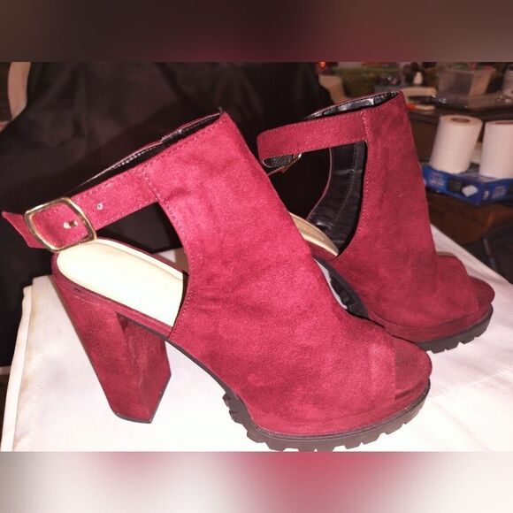 Wild Diva lounes burgundy 6" block heels, size 10 - Picture 2 of 10
